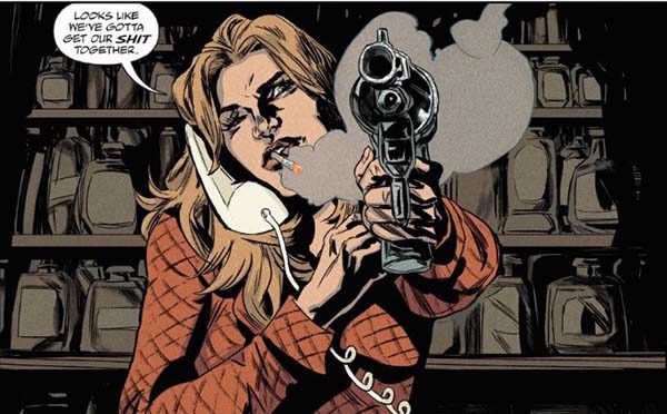 Imagen del cómic The Kitchen, en la que Kath dispara al espectador mientras fuma y habla por teléfono.