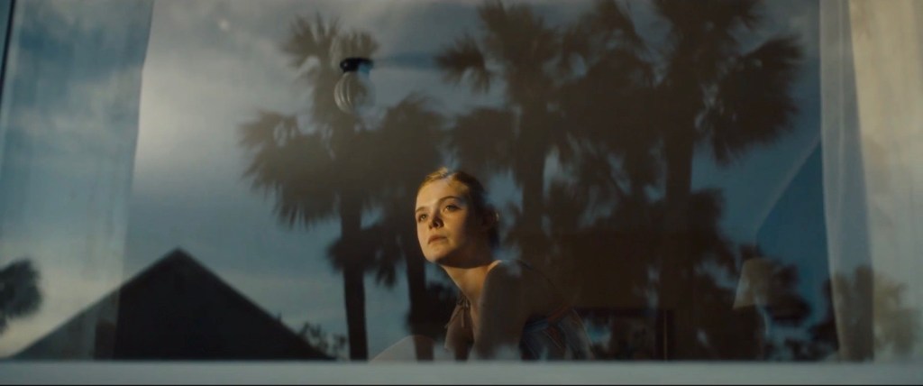 Elle Fanning en uno de los fotogramas de Galveston